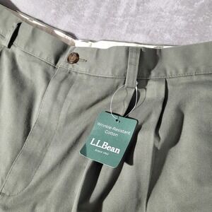 L.L. Bean NWT Men's Green 38x34 Natural Fit Chinos